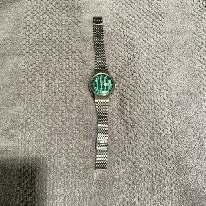 Timex Q Reissue Falcon Eye - Vivid Green